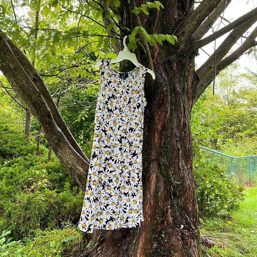 Ronnie Nicole | black and white sunflower pattern | girls small | dress